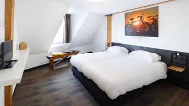 Hotel Blooker