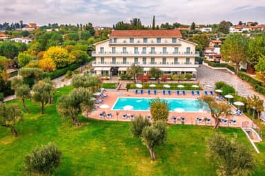 Front Lake Hotel Villa Paradiso Suite