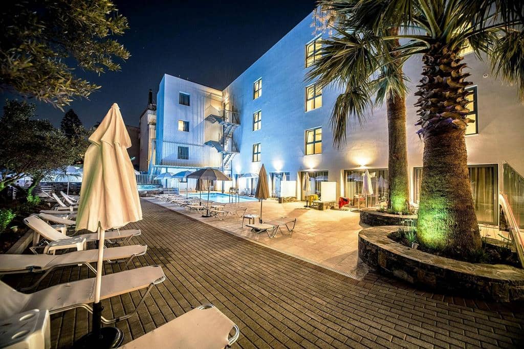 Pollis Hotel