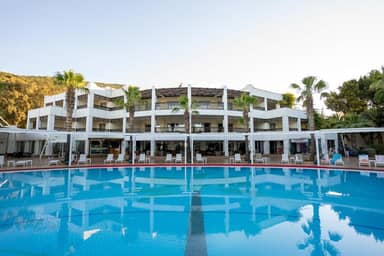 Latanya Beach Resort