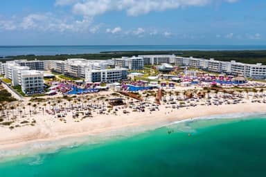 Planet Hollywood Cancun by Royalton