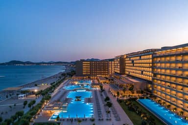 Amada Colossos By Louis Hotels