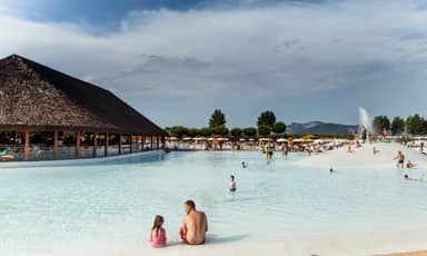 Hu Park Albatros Village