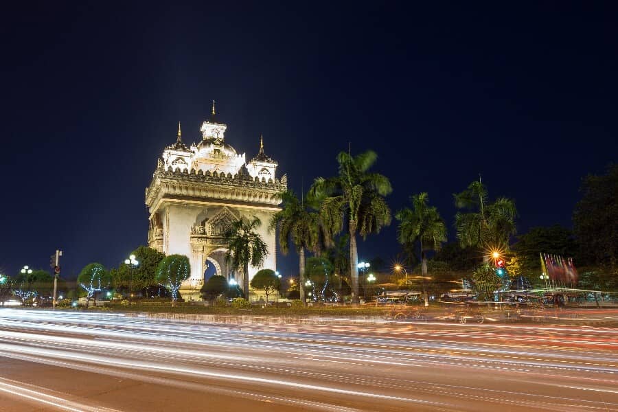 Vientiane Tuk Tuk Nighttour & BBQ Dinner