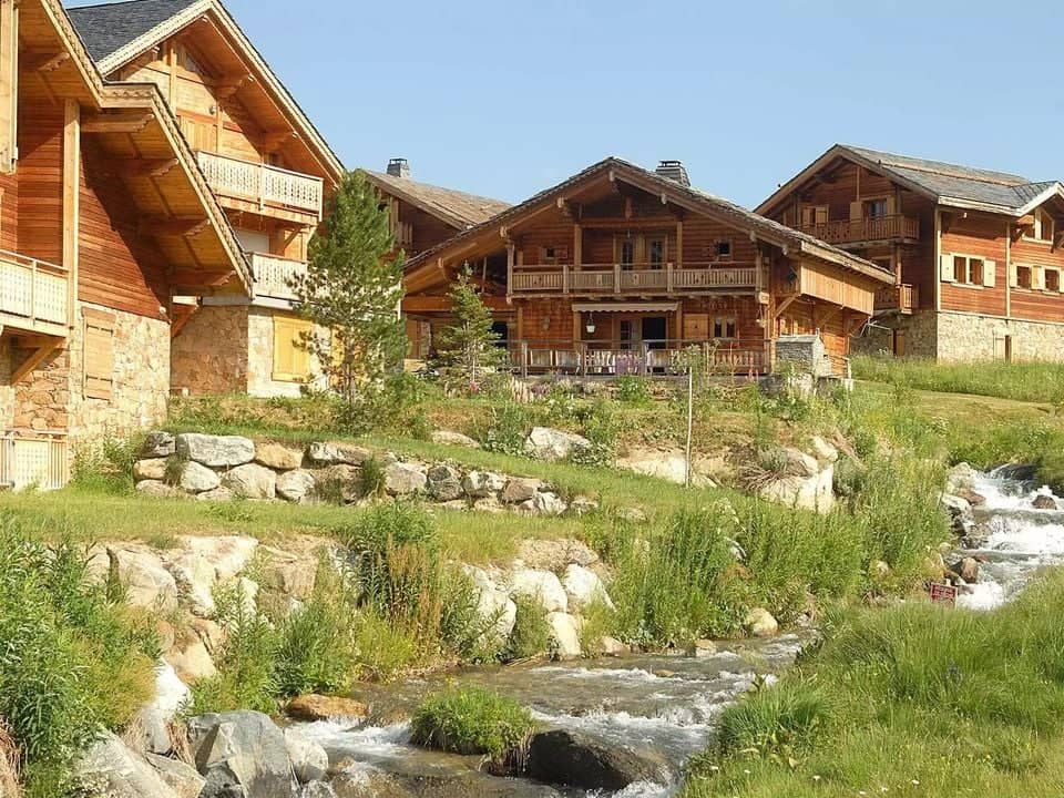 Madame Vacances - La Résidence Les Chalets de L'Altiport