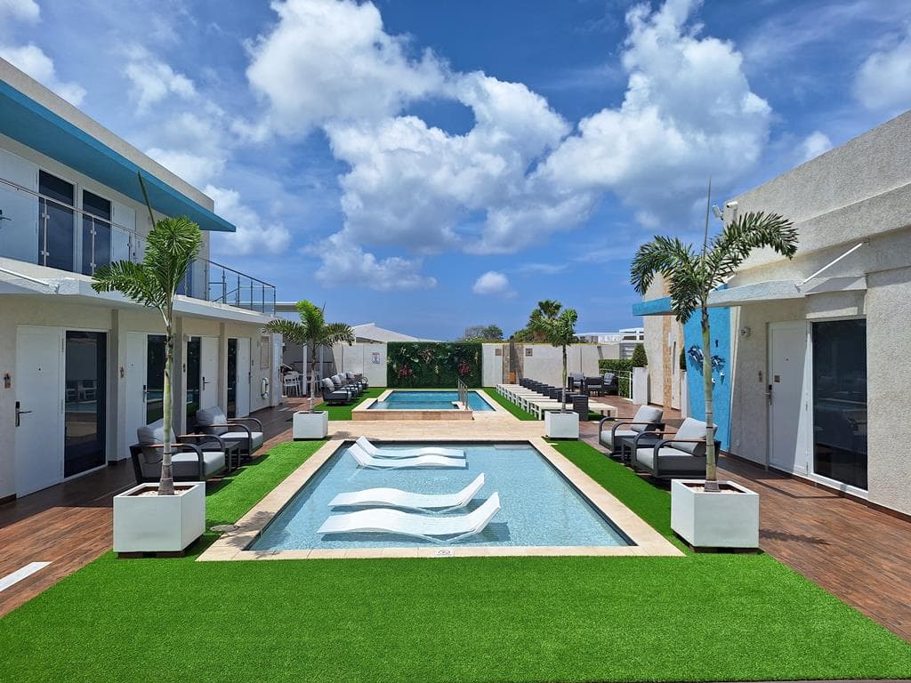 Aruba Boutique & Art BW Signature Collection
