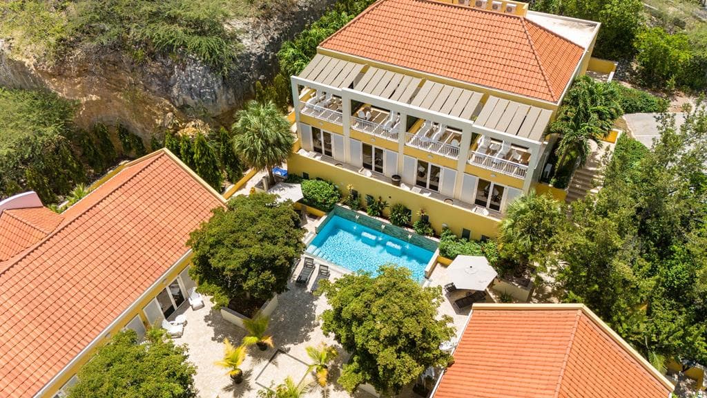 Bayside Boutique Blue Bay Golf & Beach Resort