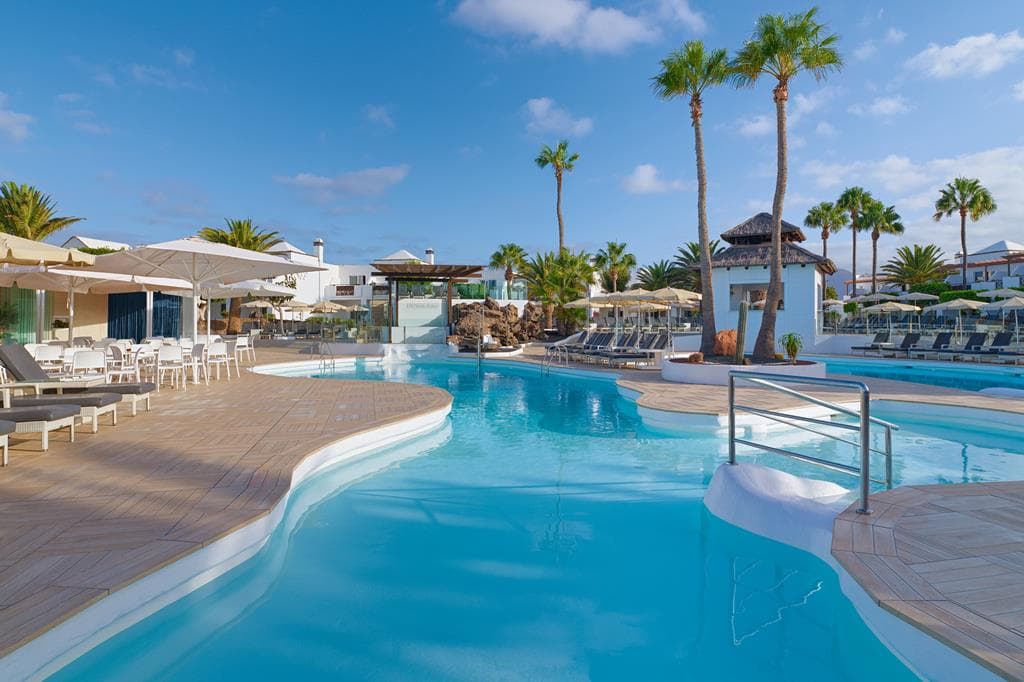H10 White Suites