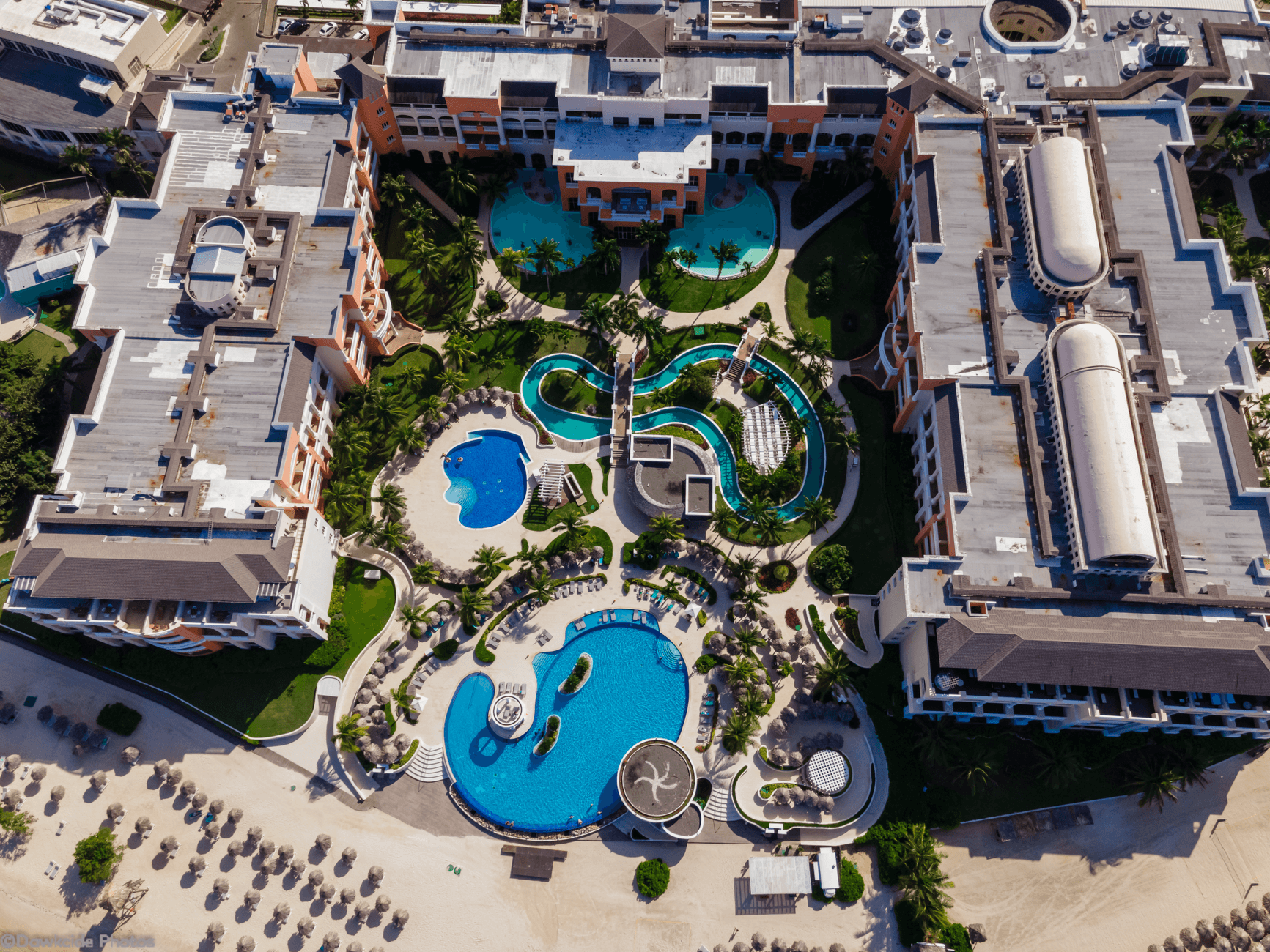 All inclusive resort met zwembad aan zee