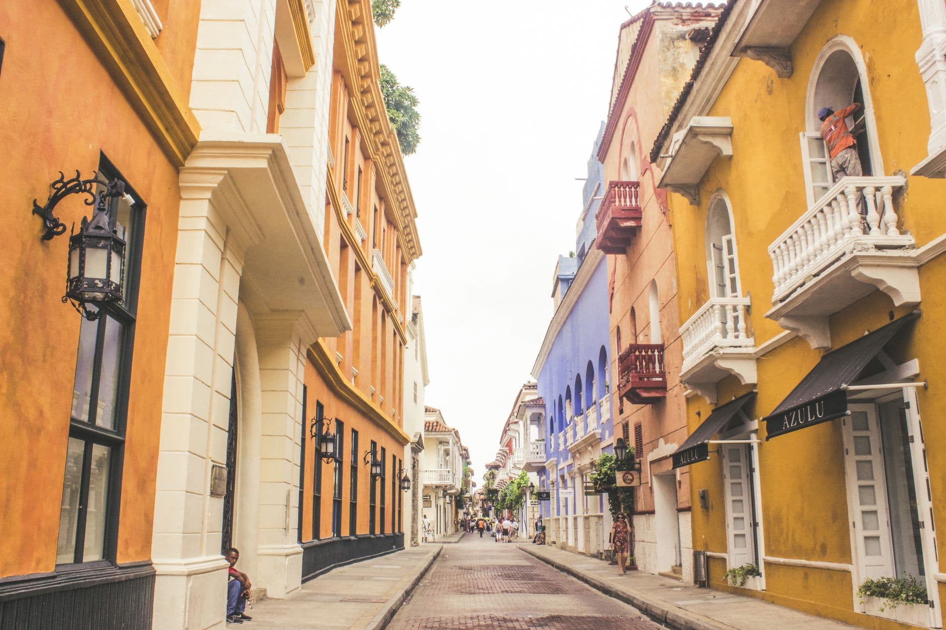 Gekleurde straat in Cartagena, Colombia