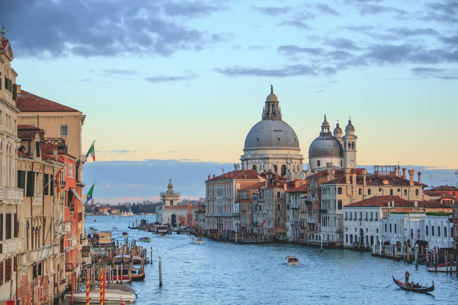 Een gondel in Venetië: prijzen, routes en slimme tips