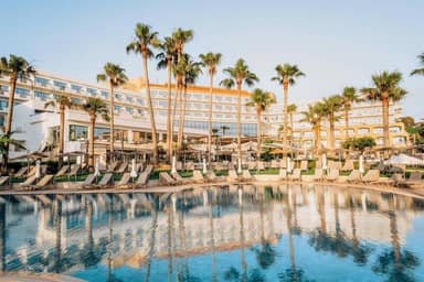 St George Beach Hotel en Spa Resort
