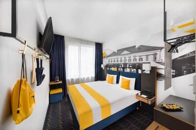 D8 Hotel