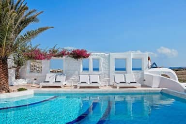 Mr en Mrs White Paros Suites en More