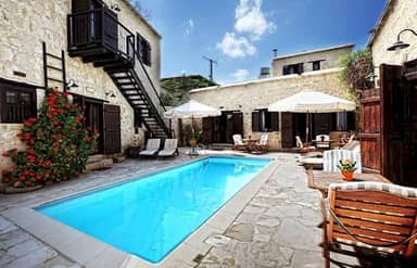 Leonidas Village